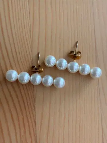 펄과 골드의 귀걸이