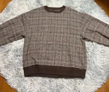 브라운 체크 무늬 니트