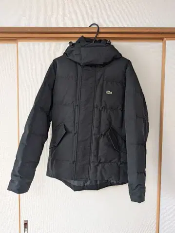 LACOSTE 블랙 다운 자켓 후드 탈부착 가능