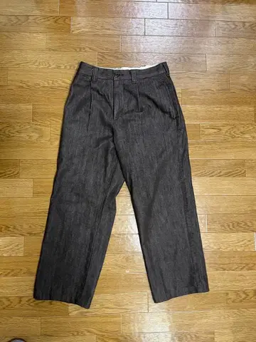 UNIQLO C 턱 스트레이트 데님 팬츠 브라운