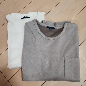 그레이 긴팔 티셔츠 포켓 부착 + 화이트 T셔츠