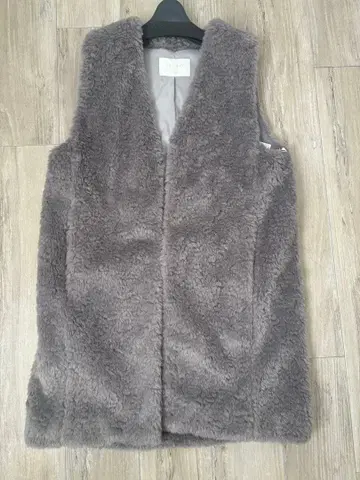 Ballsey 랜덤 퍼 V넥 롱베스트