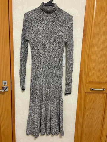 ESTNATION 그레이 계열 터틀넥 니트 원피스