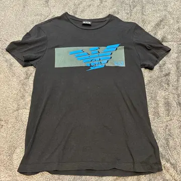 EA7 블랙 T셔츠 M 사이즈