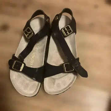 BIRKENSTOCK 스트랩 샌들 블랙