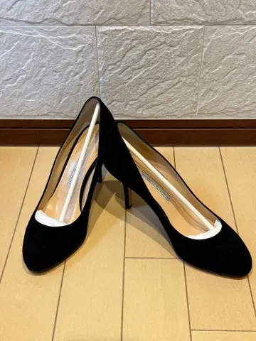 블랙 스웨이드 하이힐 펌프스
