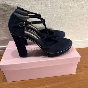 DIANA 네이비 스웨이드 하이힐