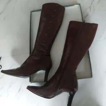 23구의 롱 부츠입니다