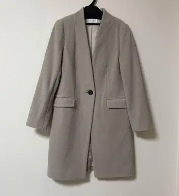 PLST 베이지 싱글 버튼 노카라 롱 코트