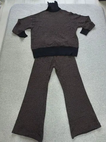 COEN 브라운 니트 소재 셋업