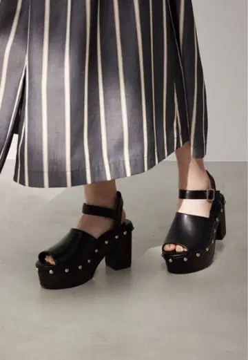 청키힐 스터드 샌들 azulbymoussy