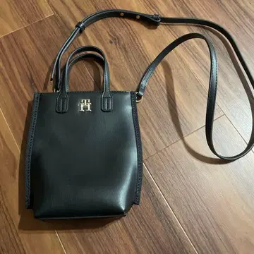 타미힐피거 블랙 숄더백