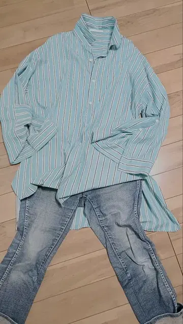 콜라주 스트라이프 와이드 소매 버튼 와이드 블라우스