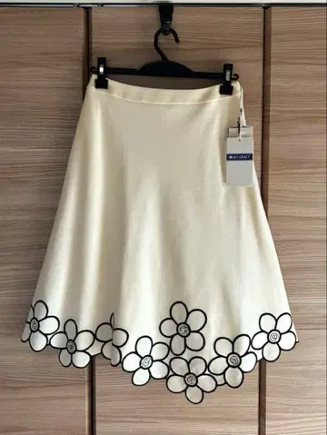 M'S GRACY 엠즈 그레이시 꽃무늬 자수 스커트 아이보리 38