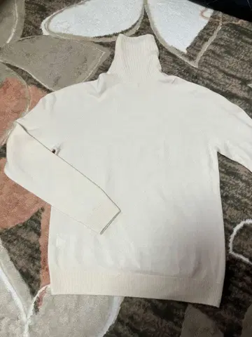 [새상품급] UNIQLO 캐시미어 긴팔 니트 크림색 사이즈 S