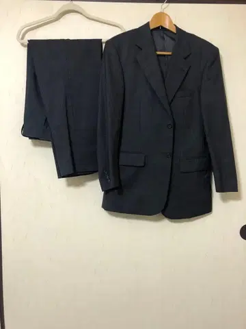 다크 그레이 비즈니스 정장 자켓과 팬츠 세트