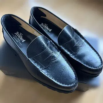 KENFORD 페이즐리 블랙 엠보싱 가공 로퍼