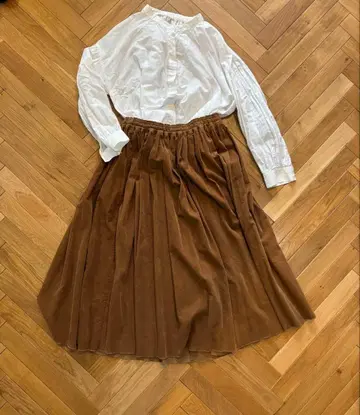 HUIS. 브라운 코듀로이 플레어 스커트 (셔츠 포함)