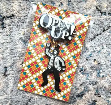 디트로이트 비컴 휴먼 동인 굿즈 코너 핀즈