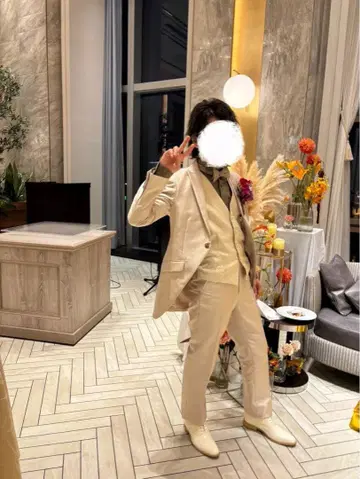 칼라 윙 셔츠와 포켓 치프 세트