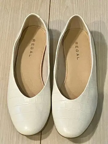 새상품급 REGAL 펌프스 23cm 화이트