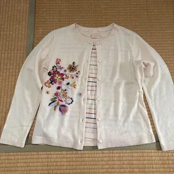 자수 가디건과 반팔 니트 앙상블 이탈리아제 울 100%