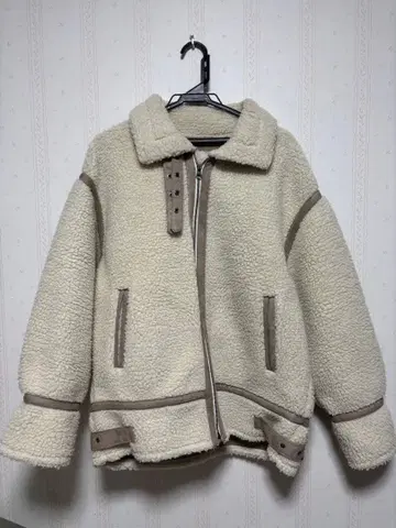 크림색 보아 코트 오버 사이즈