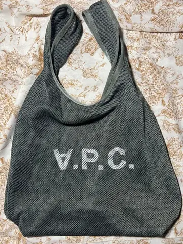 A.P.C. 메쉬 토트백 그레이 서브백 에코백