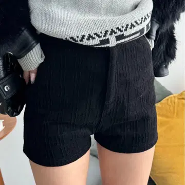 SHAGGIE 모노그램 타이트 하이웨스트 숏팬츠