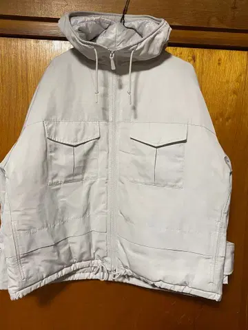 UNIQLO 화이트 마운티니어링 다운 자켓