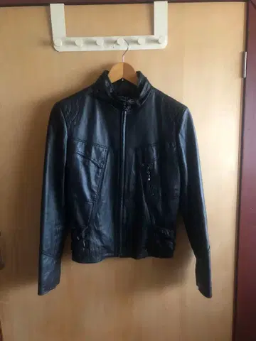 블랙 가죽 자켓 타이트 핏