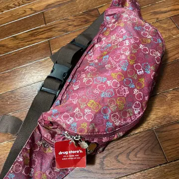 드럭스토어 캐릭터 패턴 숄더백