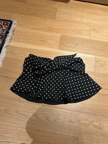 Lily Brown 도트 무늬 랩스커트