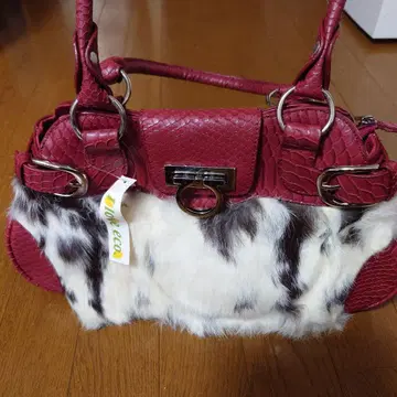 미사용 택 포함 빨간색 퍼 포함 핸드백