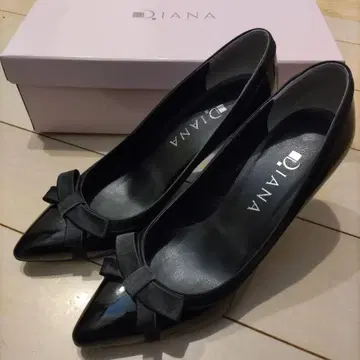 DIANA 블랙 하이힐 새틴 리본 포함