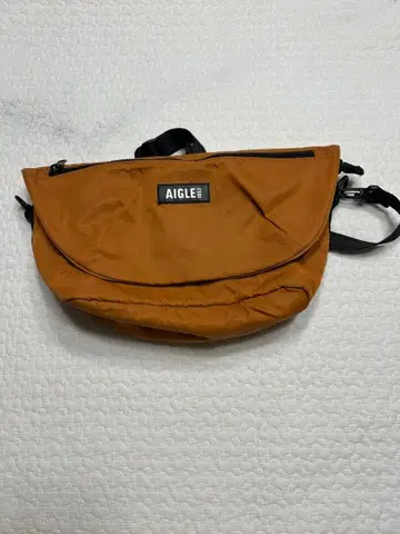 AIGLE 브라운 바디백