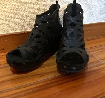 가죽 샌들 레이스 패턴