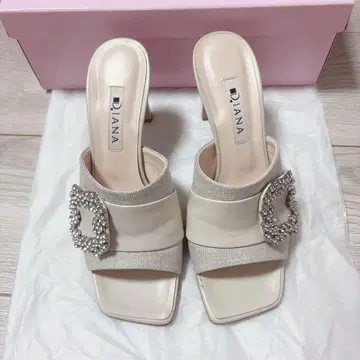 DIANA 다이애나 비쥬 버클 빛나는 고급 뮬 M 아이보리