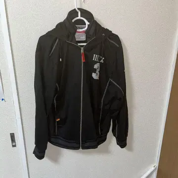 CAPRI 후드 부착 블랙 후드티