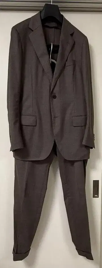 투모로우랜드 셋업 수트