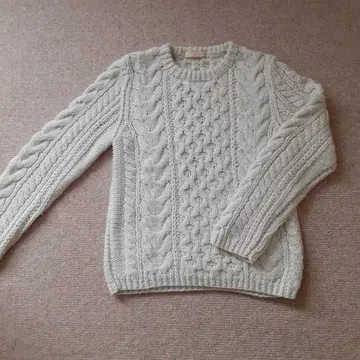 아이보리 케이블 니트 스웨터 긴팔