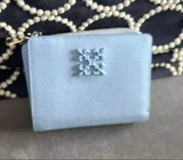 거의 미사용 완판템 러셋 물결 주름 가죽 모노그램 플레이트 하프 지갑