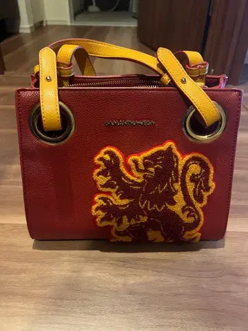 사만다 타바사 Samantha Thavasa 사자 자수 숄더백