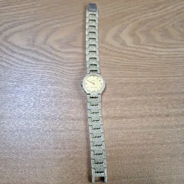 골드 아날로그 시계