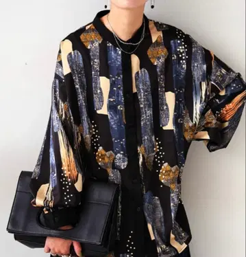 새상품급 추상 패턴 긴팔 셔츠 안티카