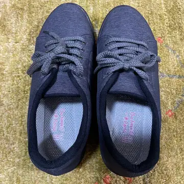 그레이 캐주얼 스니커즈