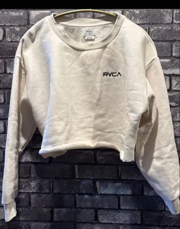 RVCA 아이보리 크롭 맨투맨