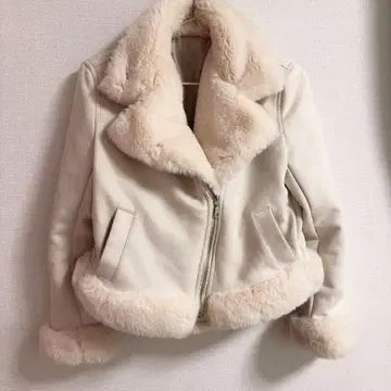 퍼 달린 라이더 자켓