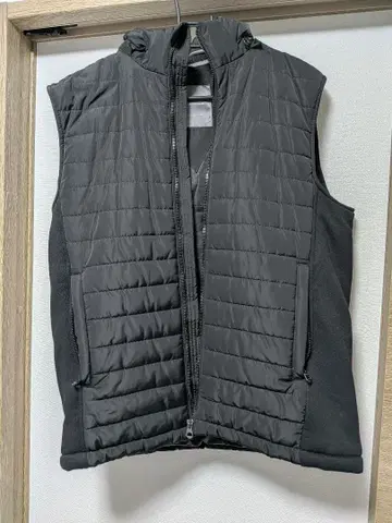 블랙 후드 부착 베스트