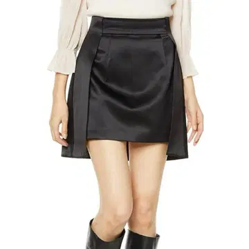 스나이델 백 디자인 스카 숏 팬츠 블랙